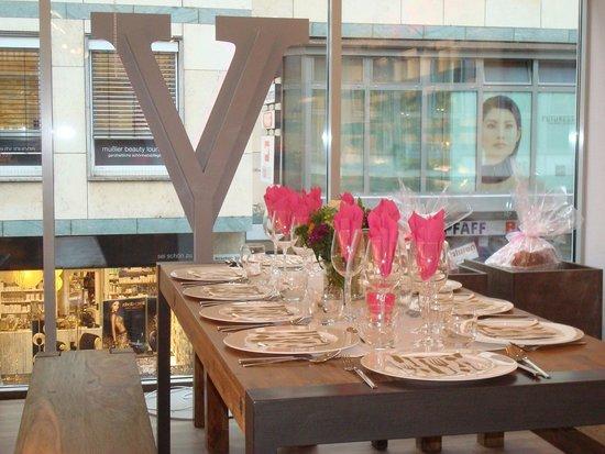 VIOLAS' Lounge