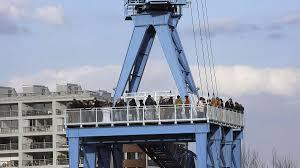 Blauer Kran