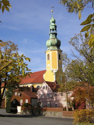 Kirche und Kirchhof