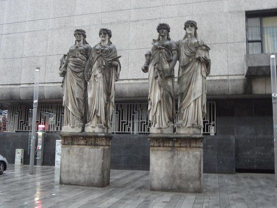 Vier Karyatiden